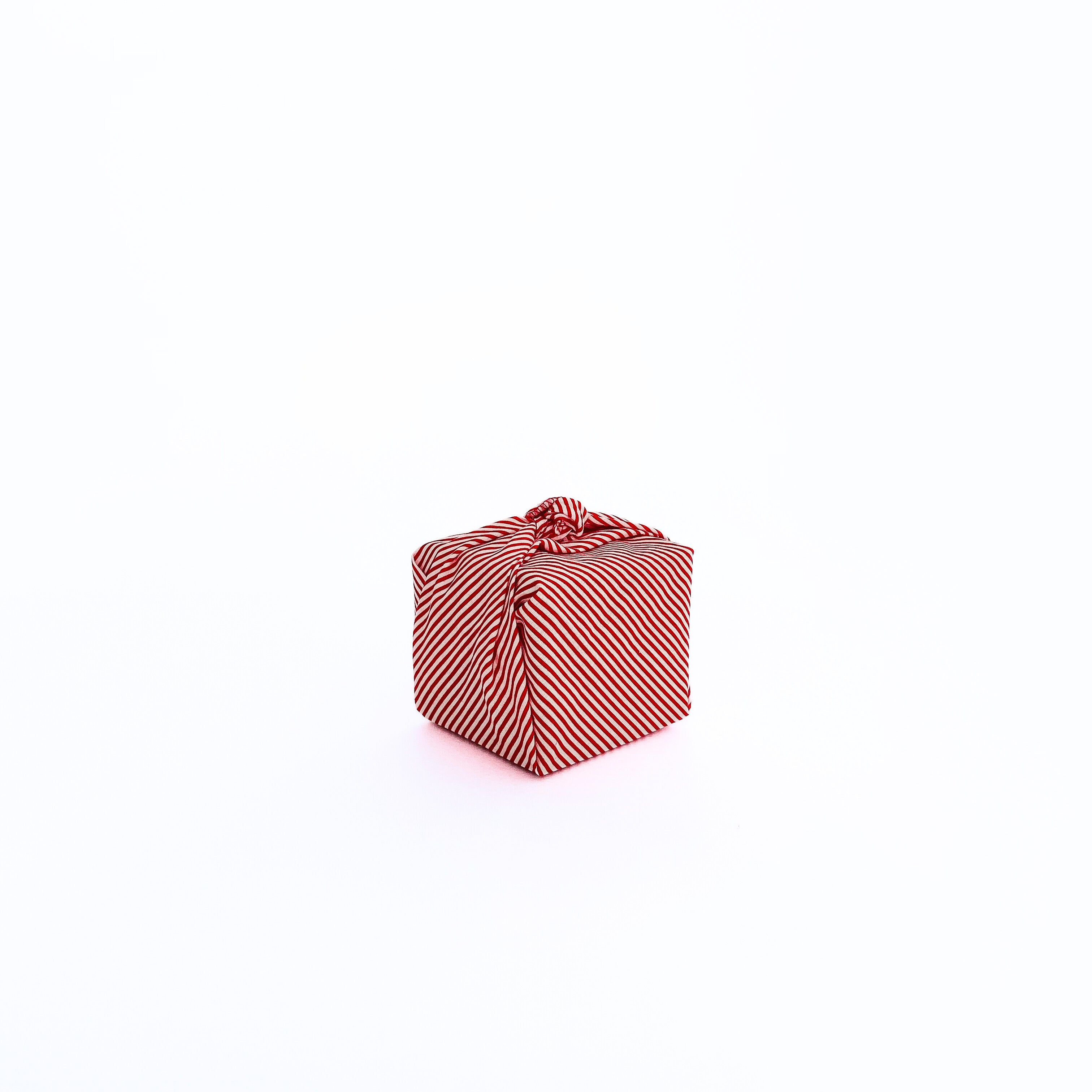Resuable Single Layer Fabric Gift Wrap – Red White Stripe