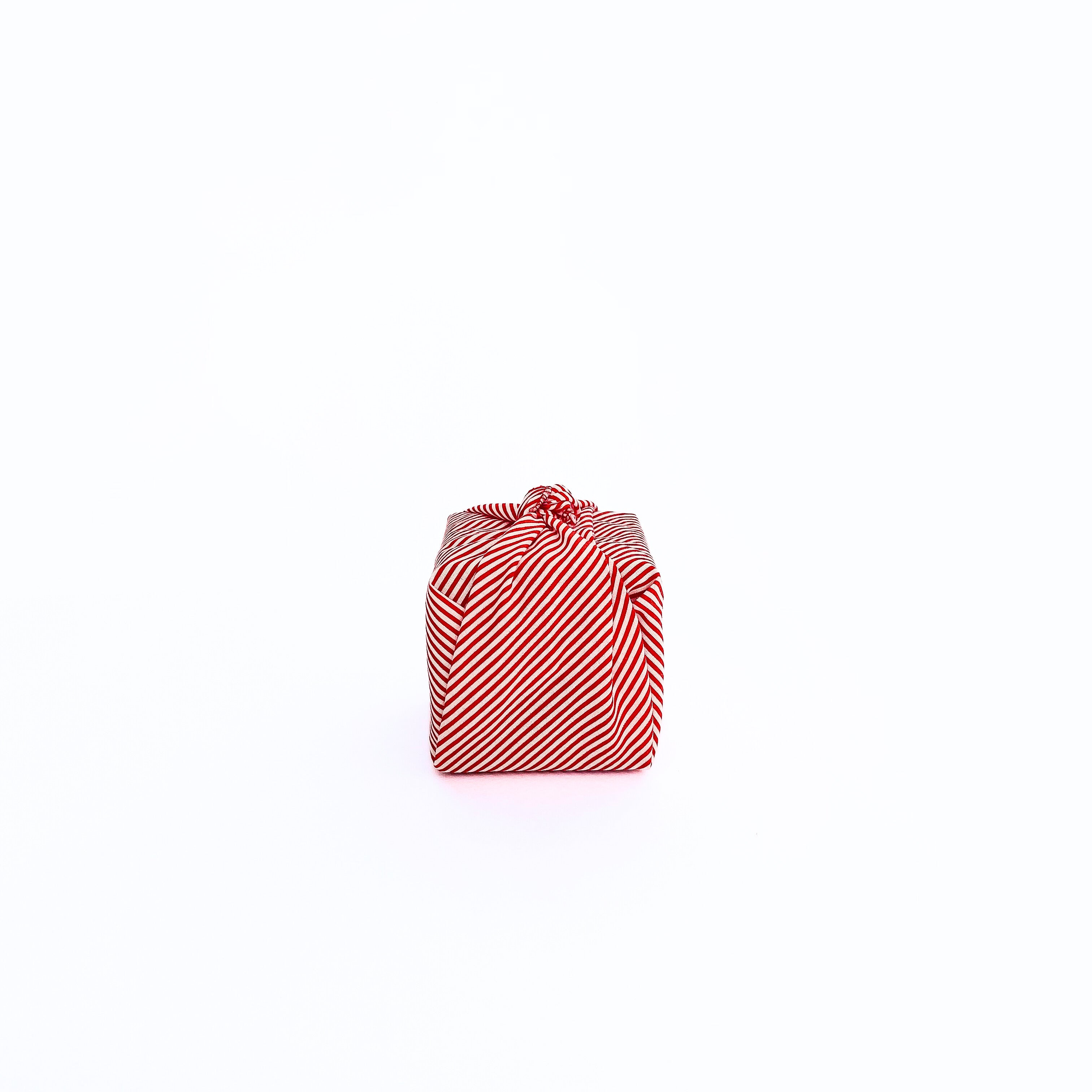 Resuable Single Layer Fabric Gift Wrap – Red White Stripe