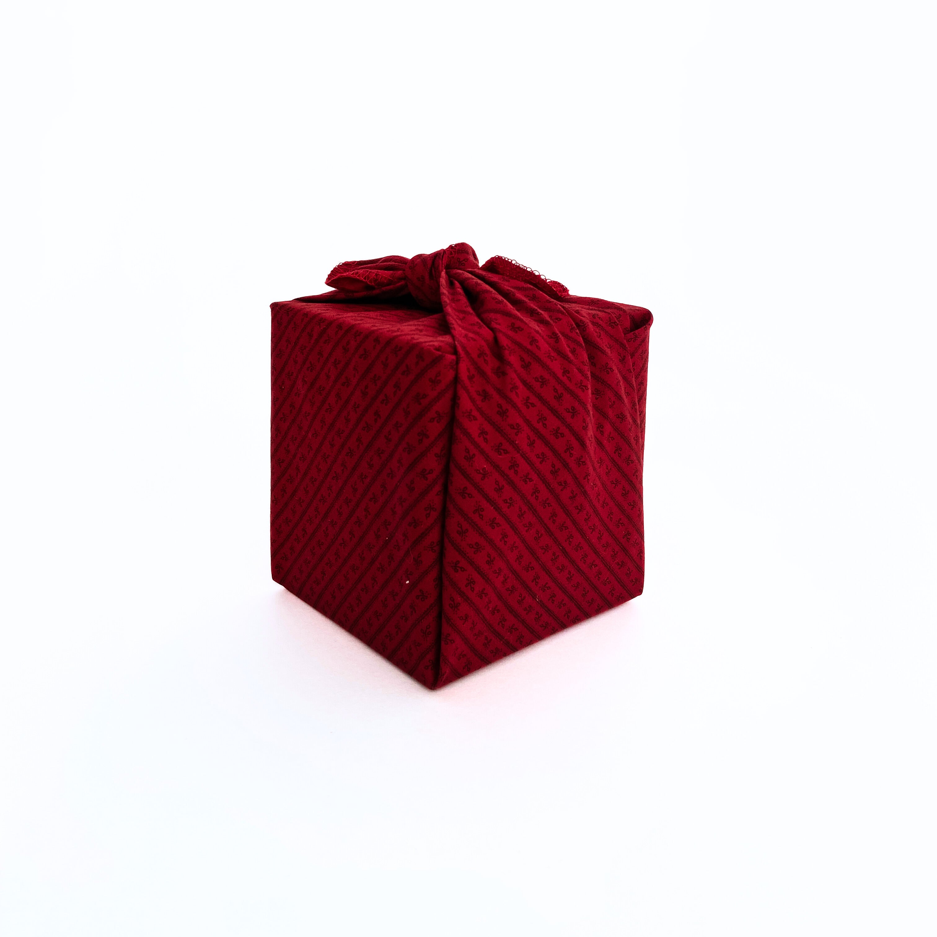 Resuable Single Layer Fabric Gift Wrap – Red Leaf Stripe