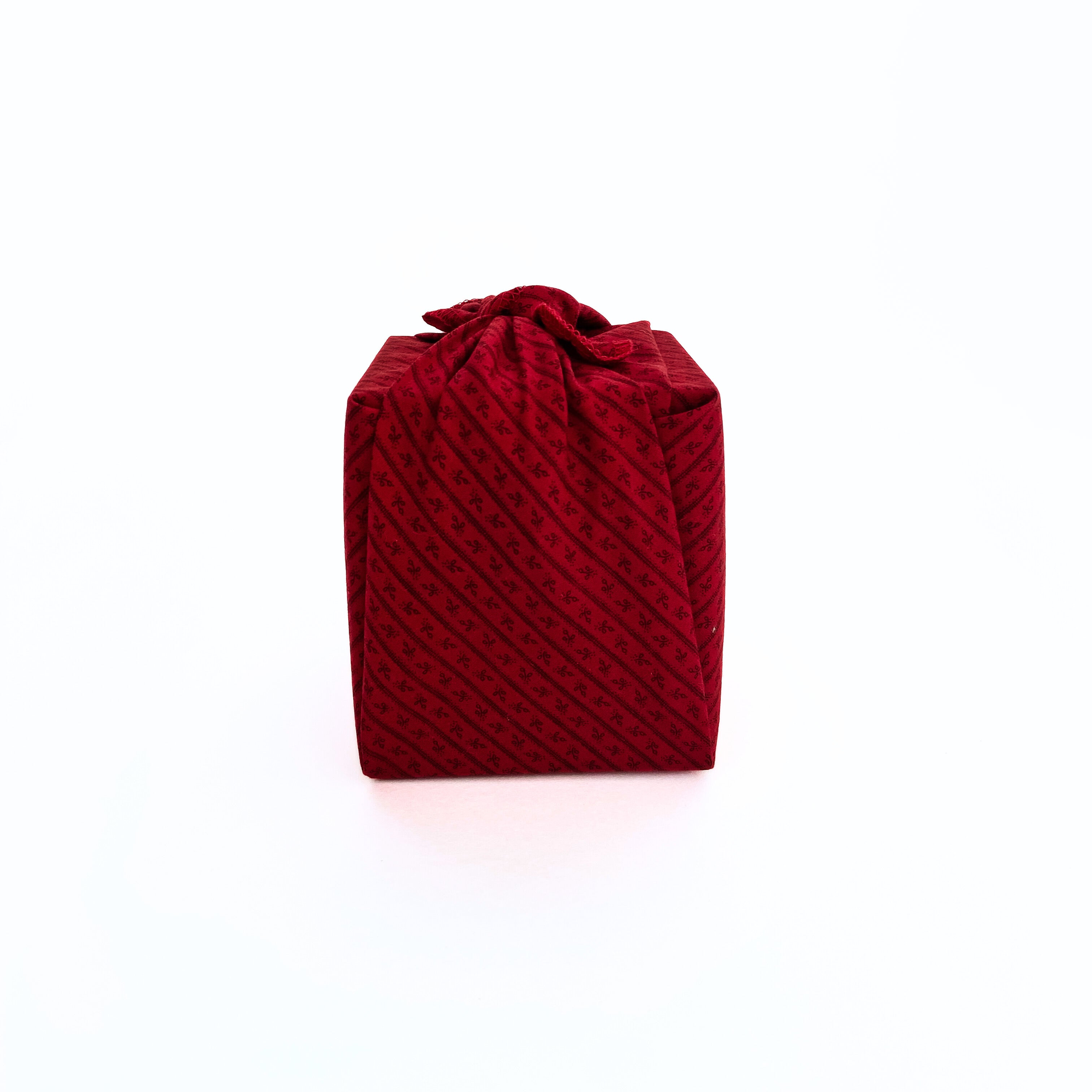 Resuable Single Layer Fabric Gift Wrap – Red Leaf Stripe