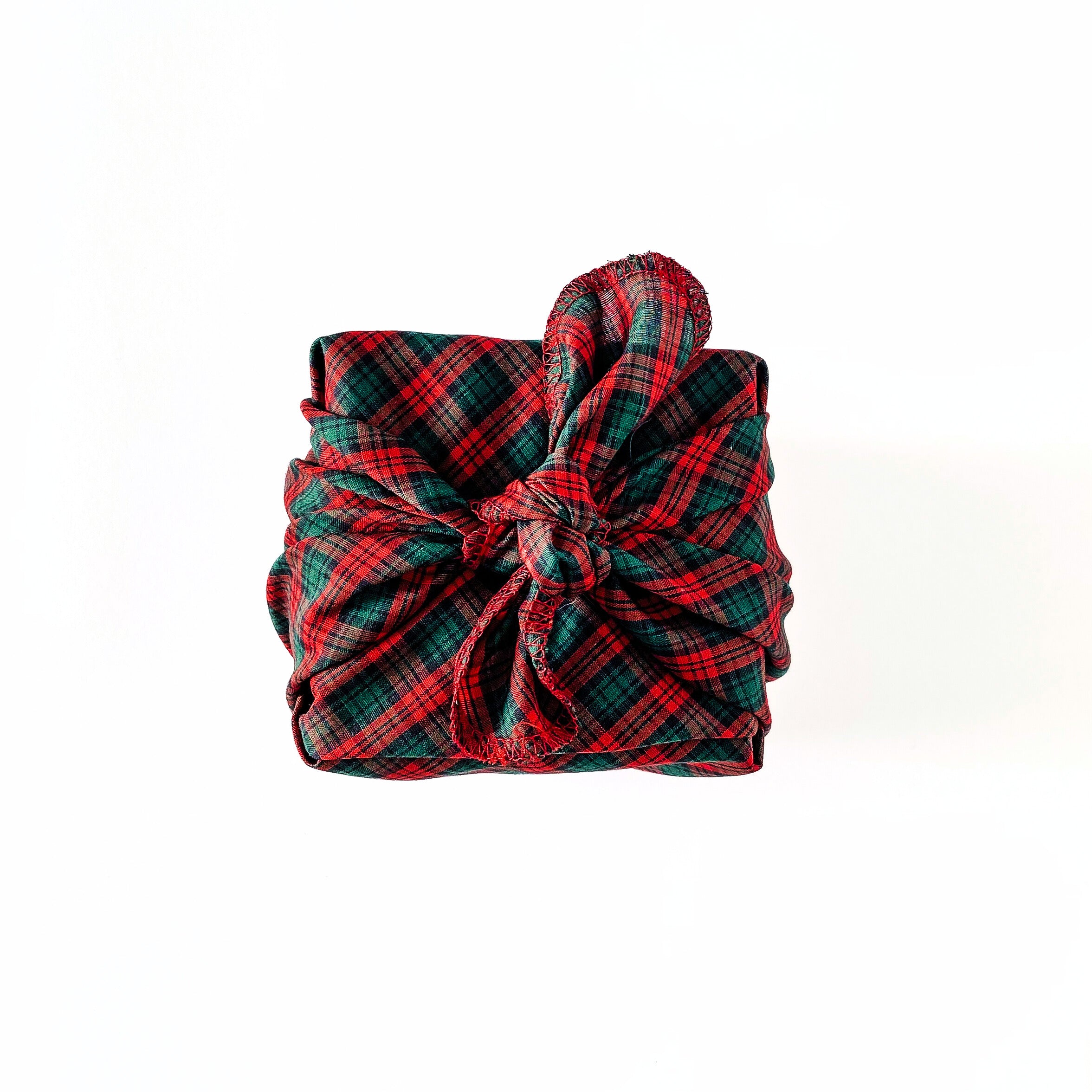 Resuable Single Layer Fabric Gift Wrap – Red Green Plaid