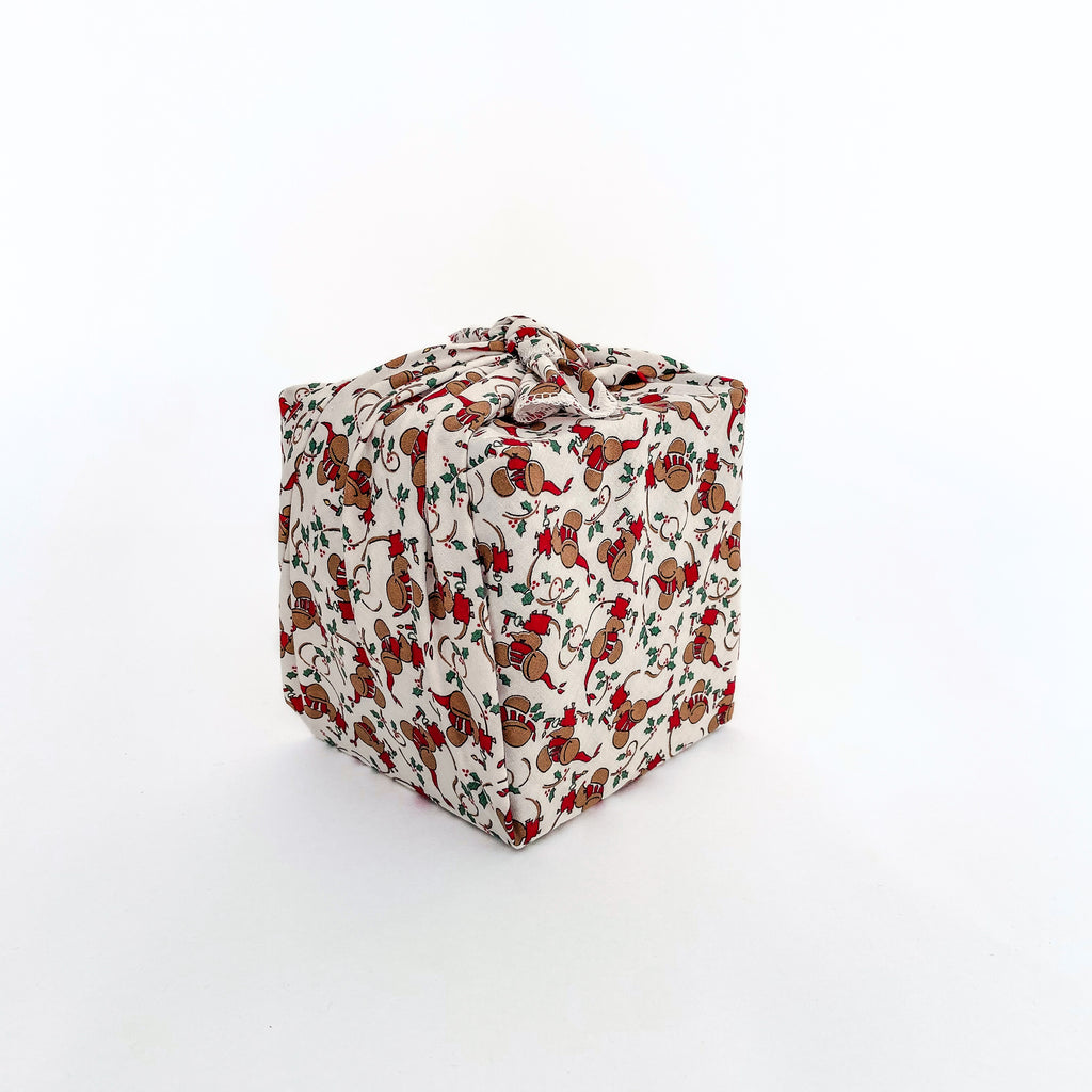 Resuable Single Layer Fabric Gift Wrap – Christmas Mouse