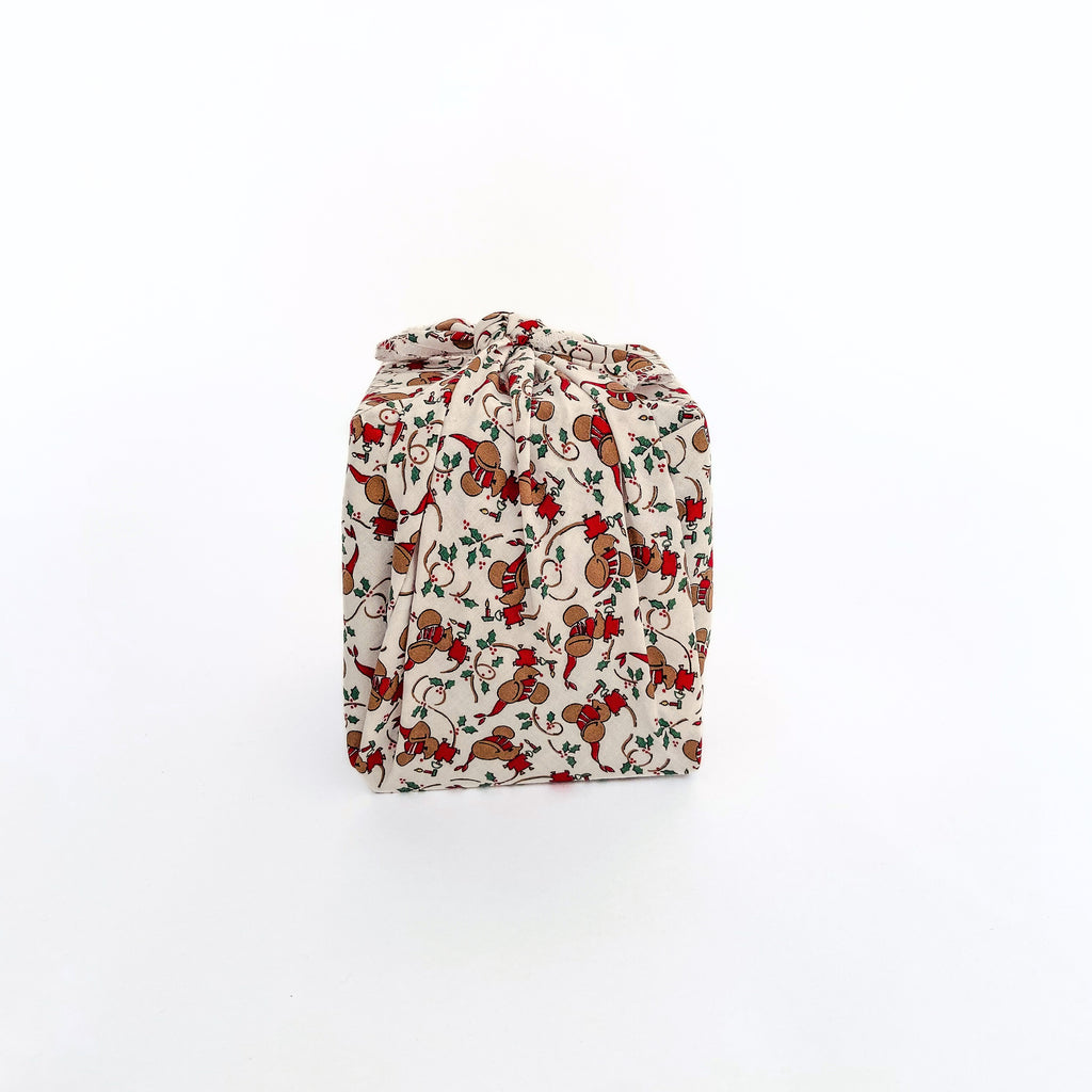 Resuable Single Layer Fabric Gift Wrap – Christmas Mouse