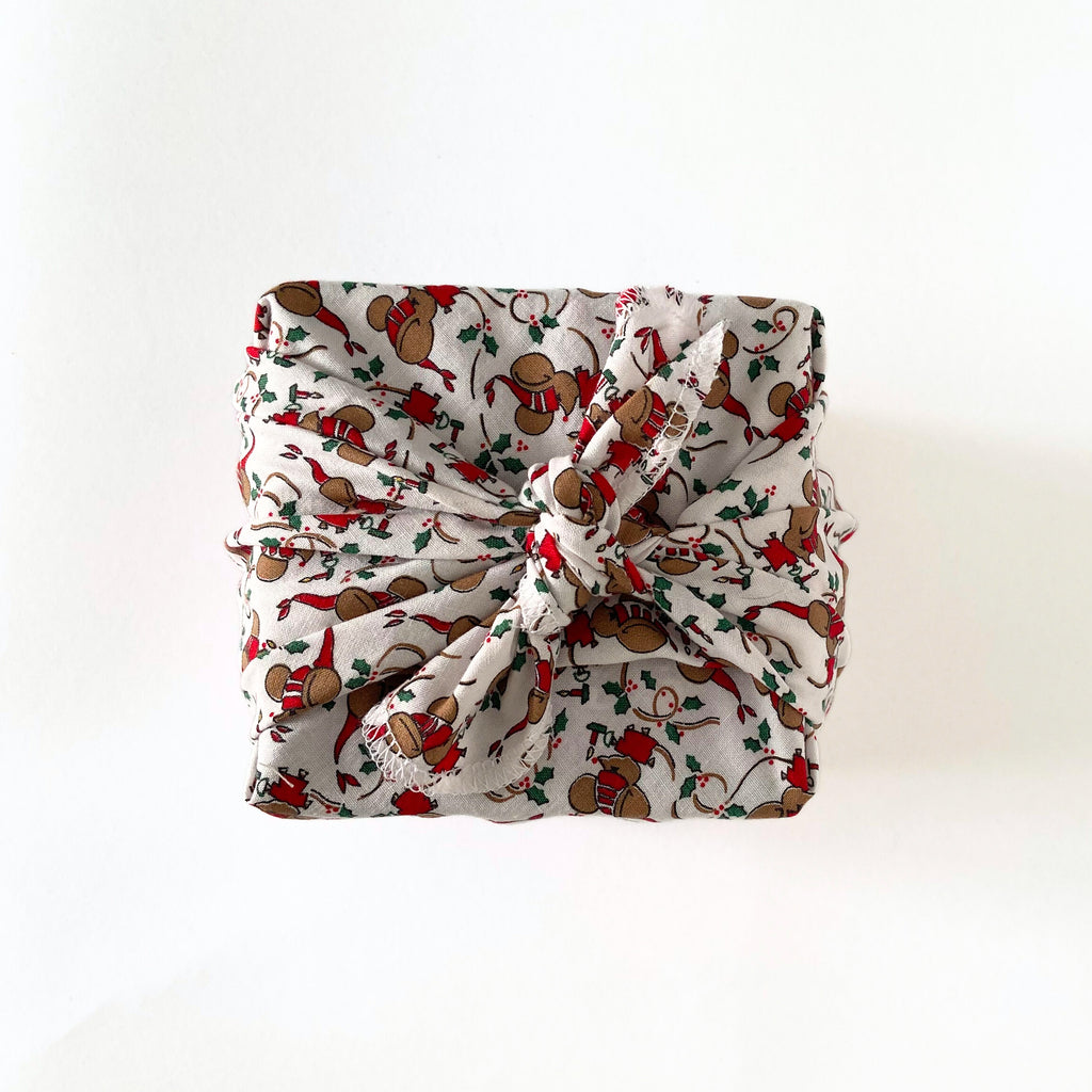 Resuable Single Layer Fabric Gift Wrap – Christmas Mouse