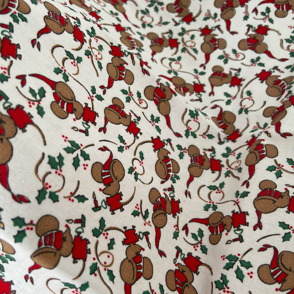 Resuable Single Layer Fabric Gift Wrap – Christmas Mouse