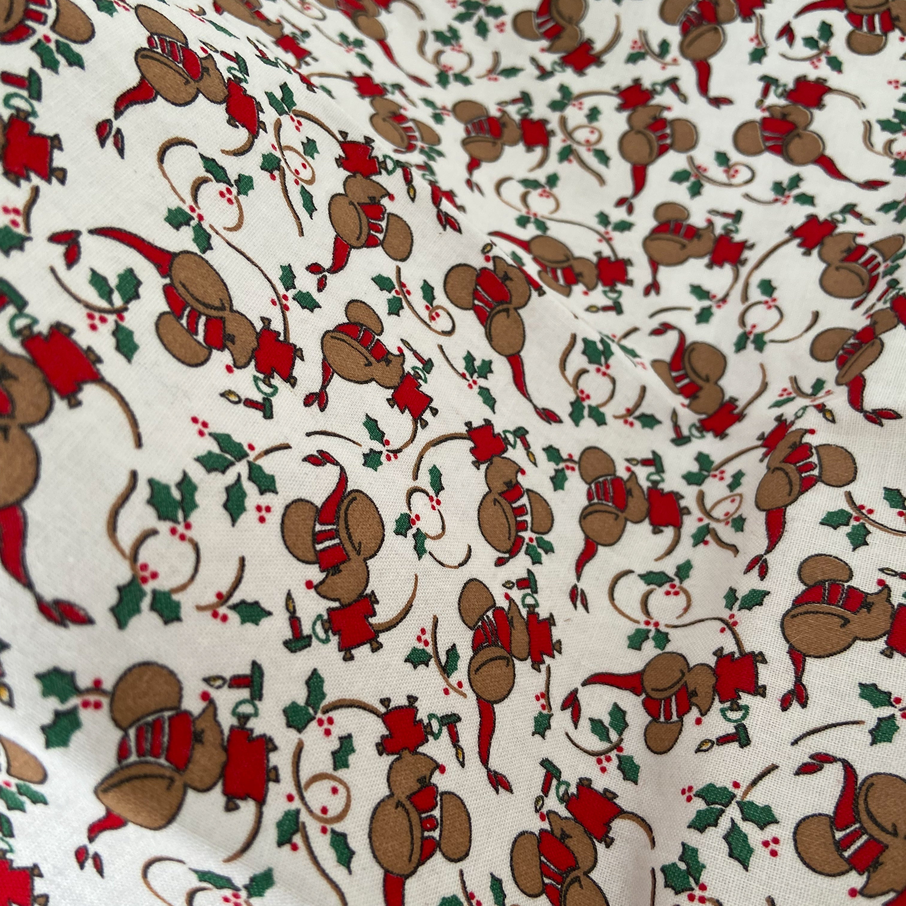 Resuable Single Layer Fabric Gift Wrap – Christmas Mouse