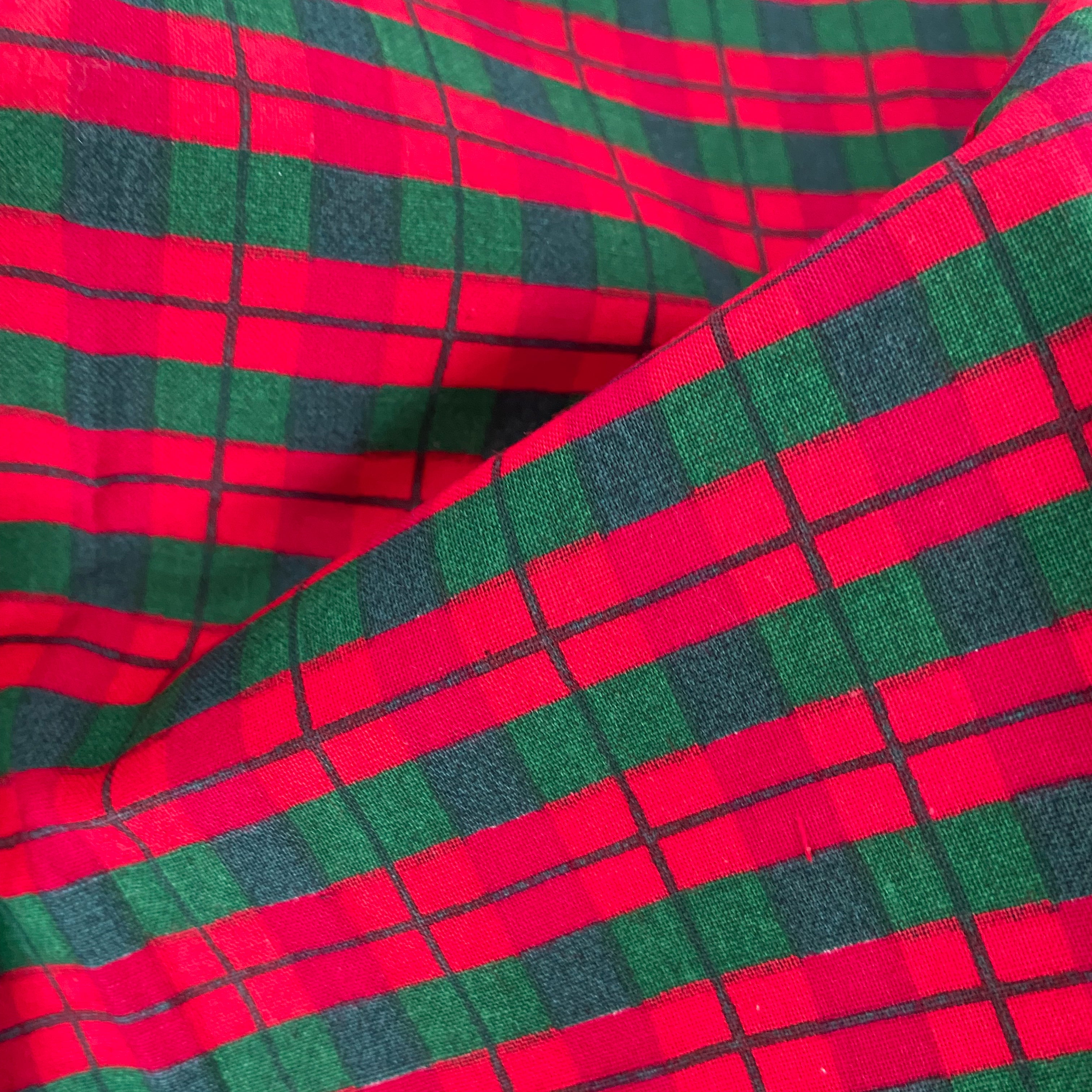 Resuable Single Layer Fabric Gift Wrap – Bright Red Green Plaid
