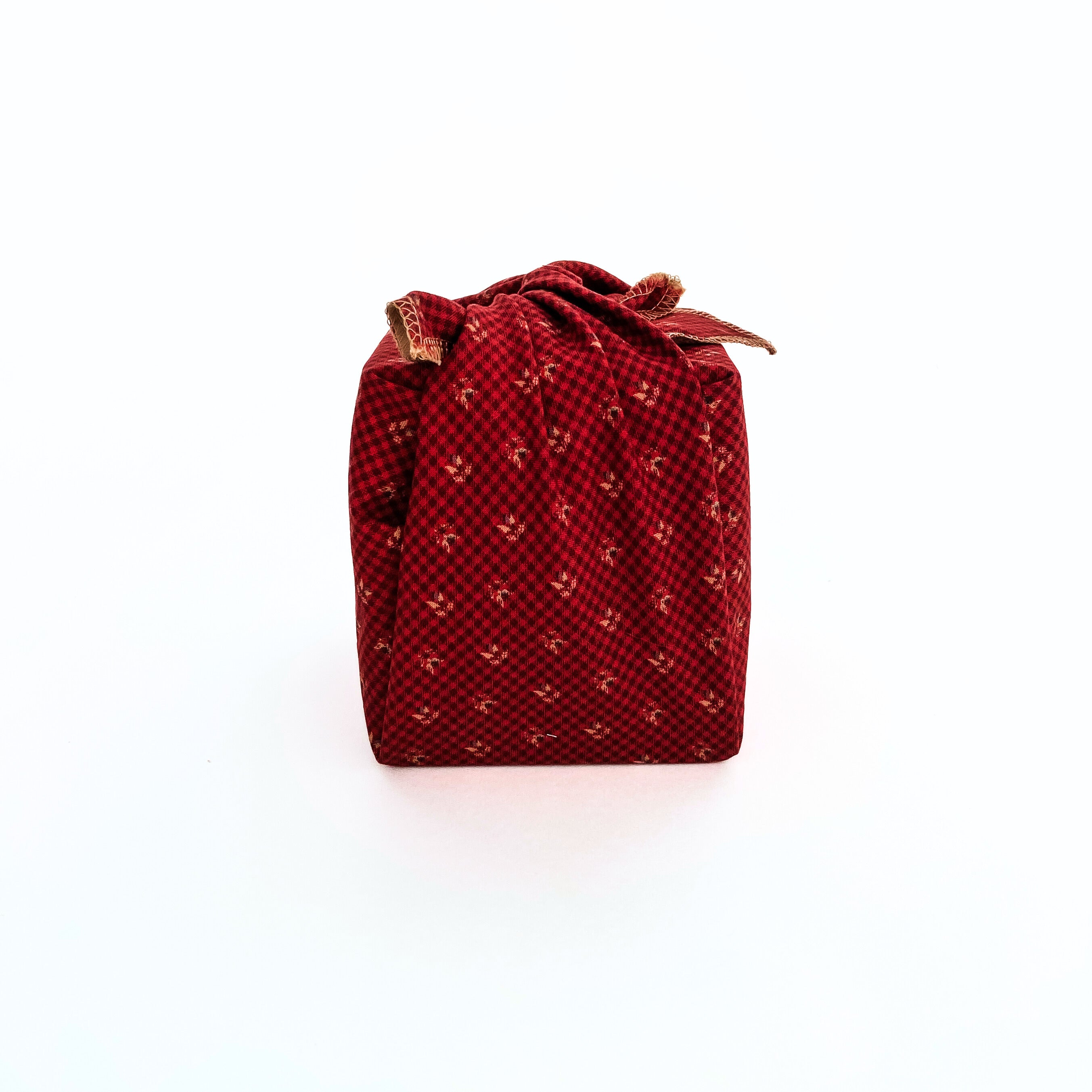 Resuable Double Layer Fabric Gift Wrap – Red Gingham Flower
