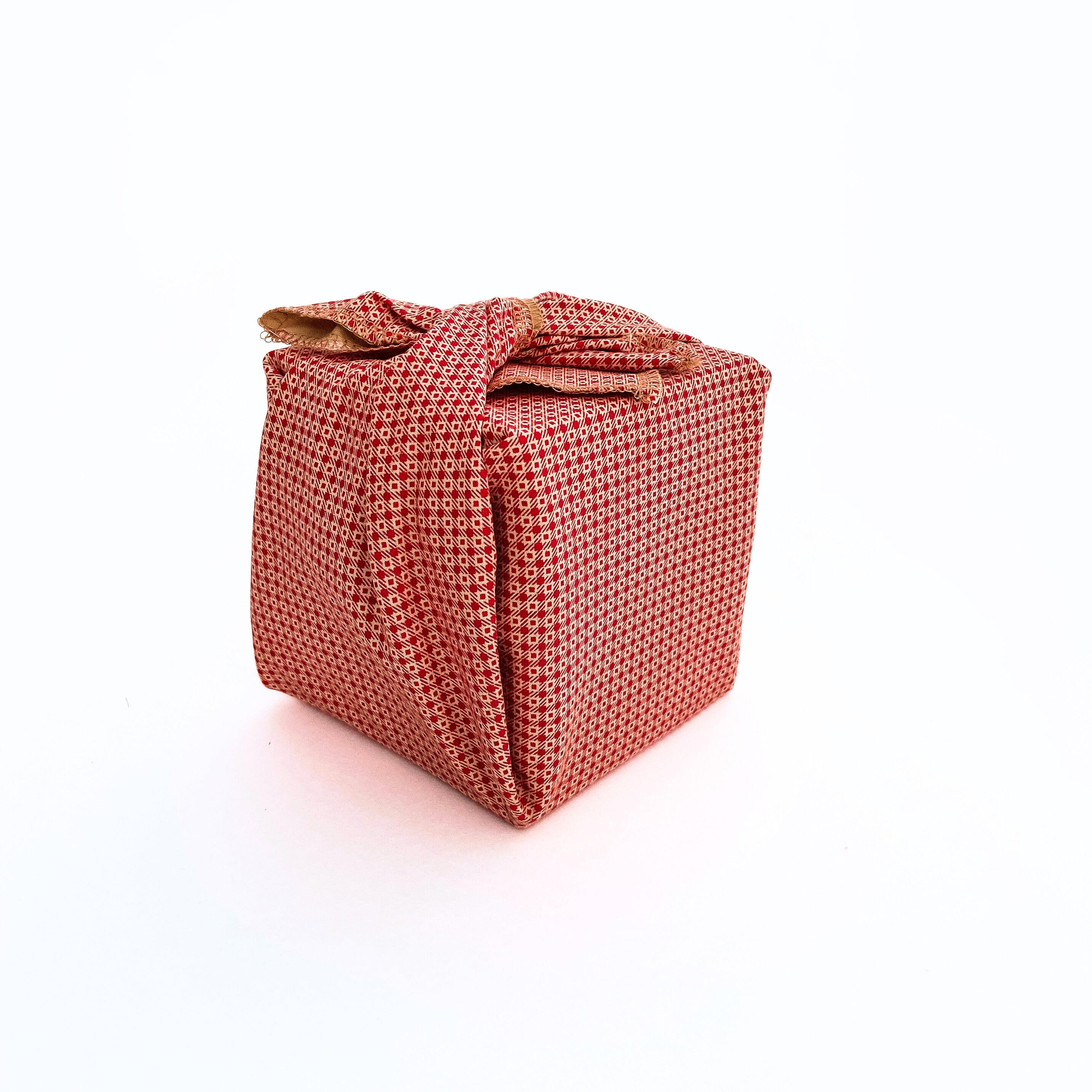 Resuable Double Layer Fabric Gift Wrap – Red Diamond and Gold