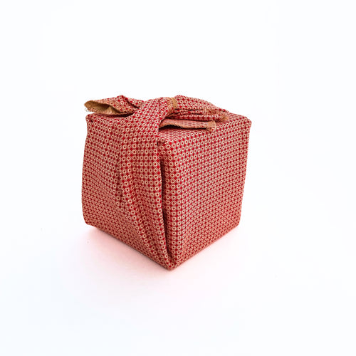 Resuable Double Layer Fabric Gift Wrap – Red Diamond and Gold