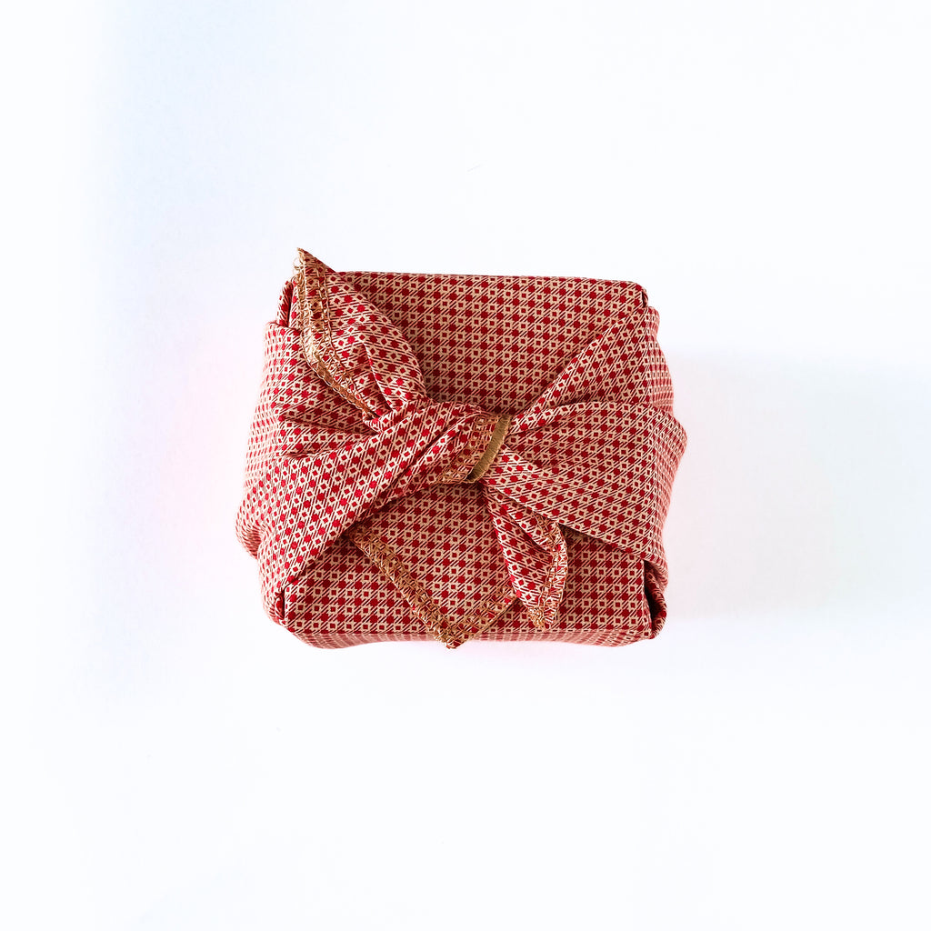 Resuable Double Layer Fabric Gift Wrap – Red Diamond and Gold