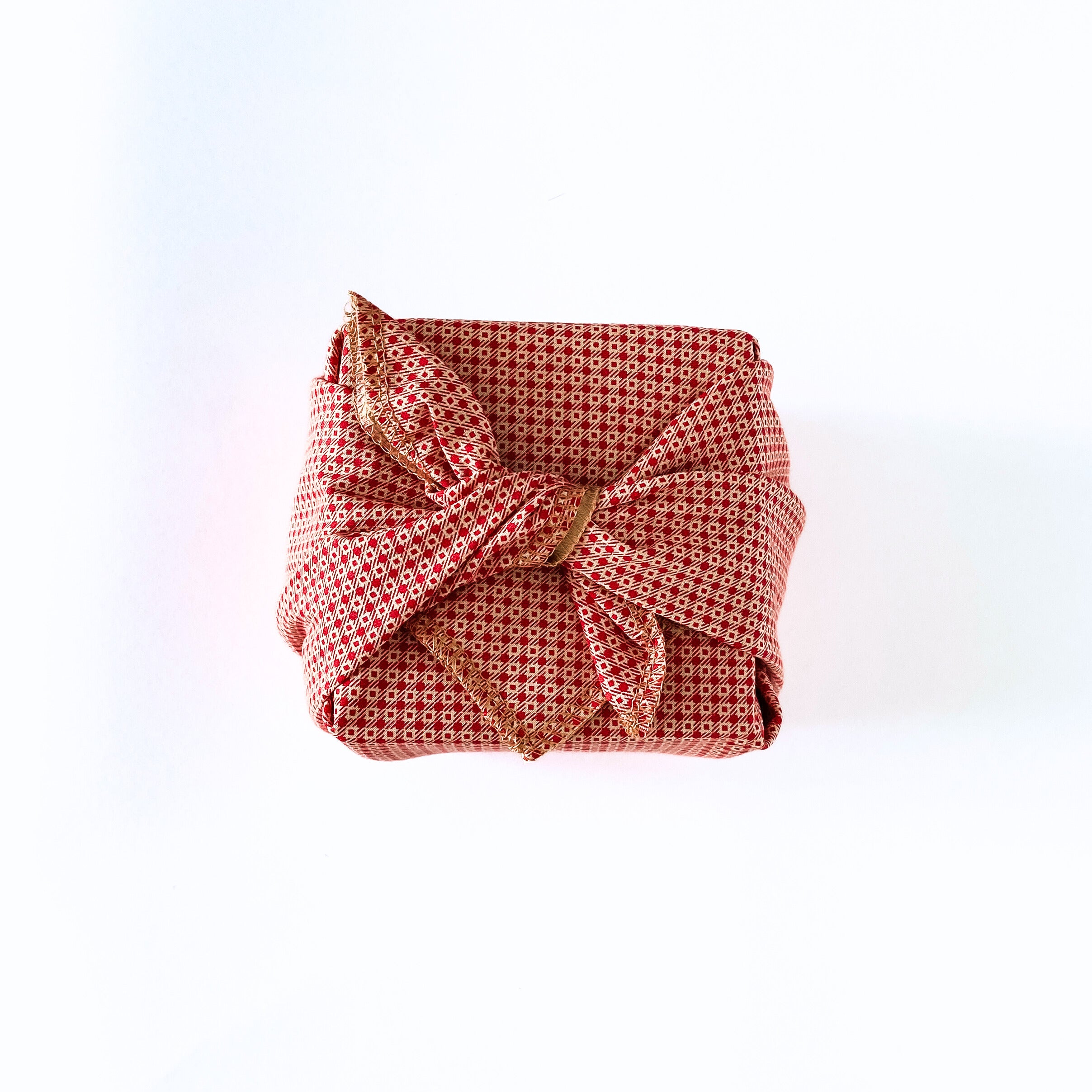 Resuable Double Layer Fabric Gift Wrap – Red Diamond and Gold