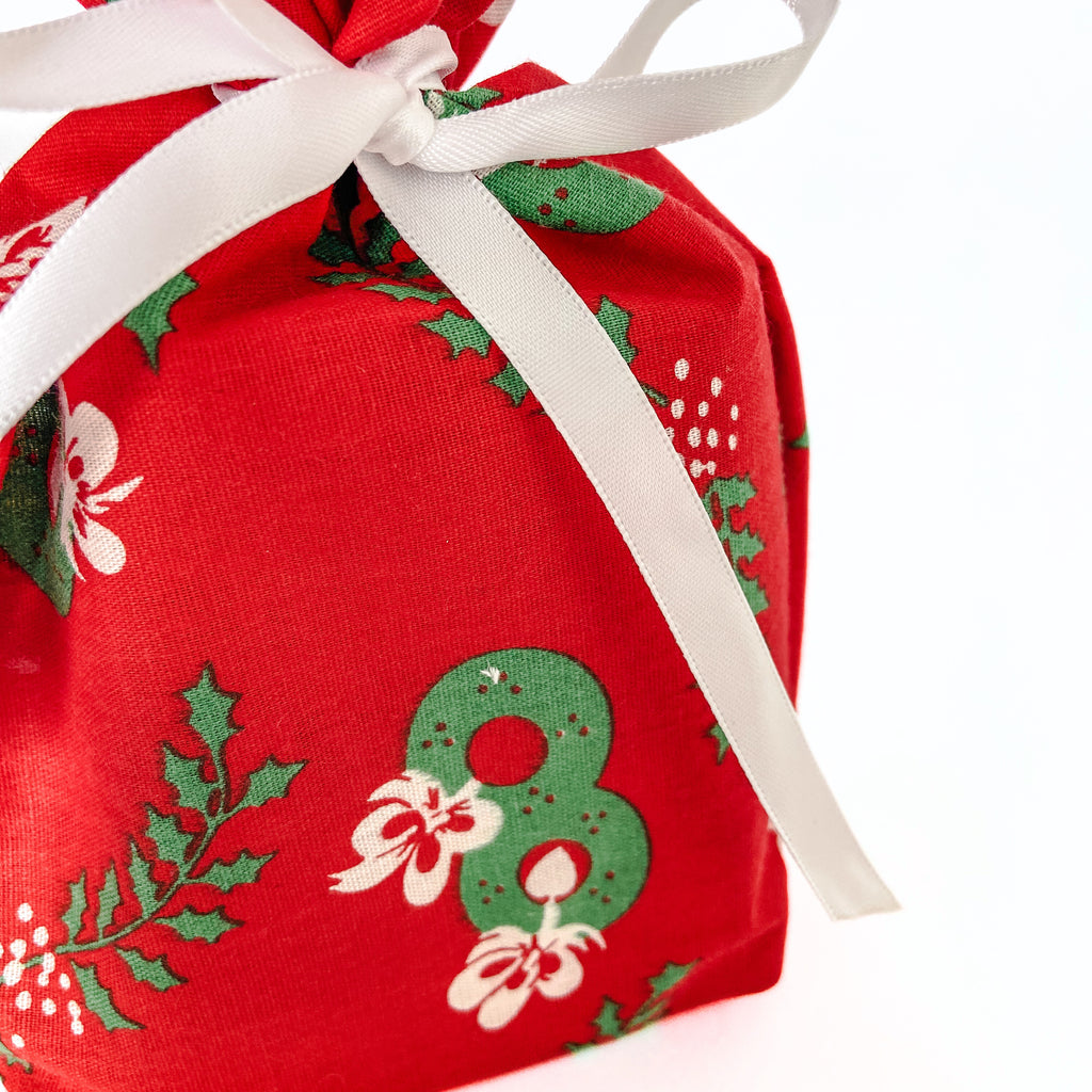 Reusable Gift Bag  – Handmade from Upcycled Vintage Fabric - Retro Wreath