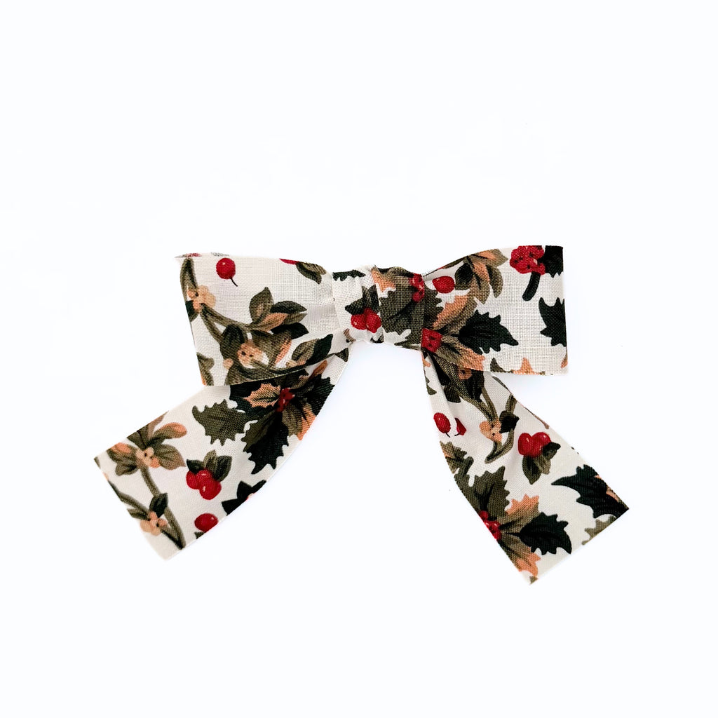 White Holly Medium Bow Set